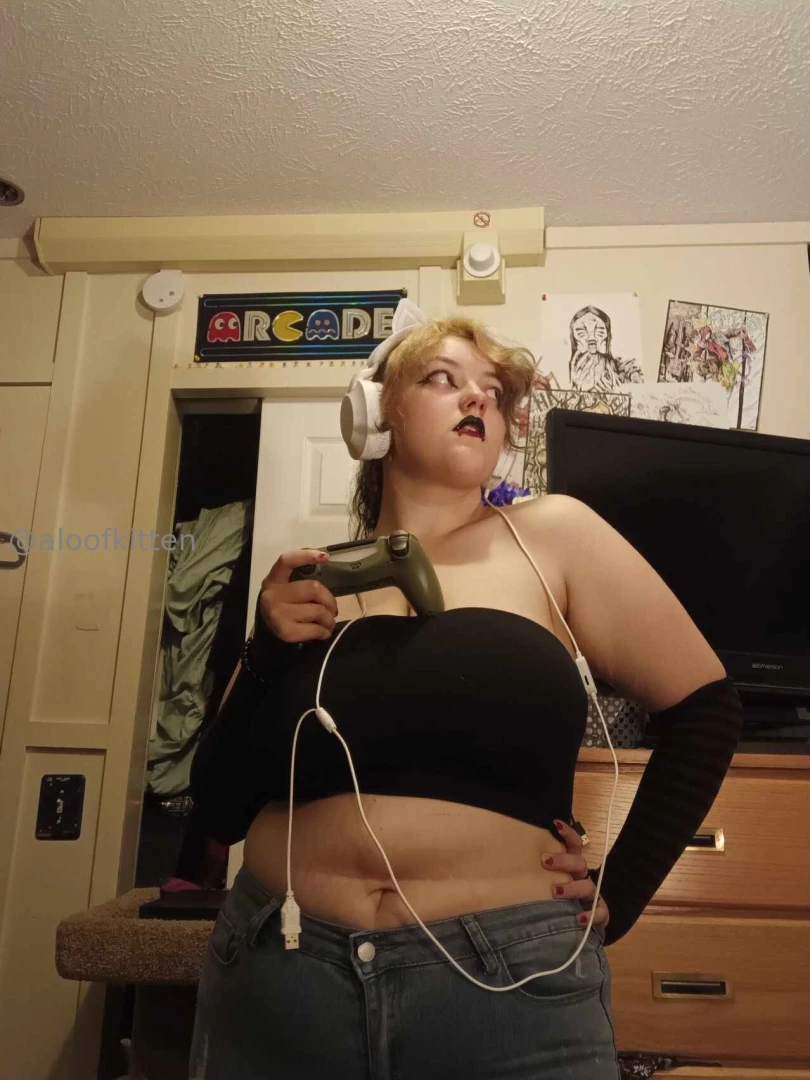 Aloofkitten part 100 