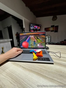 Do you like balloons how about i pop them with my ass watch the part 1
