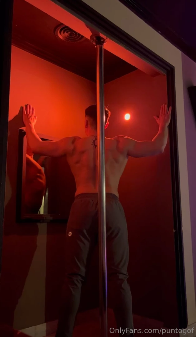 Rich and sexy strip sexy music accompanied by red lights a nice pole 