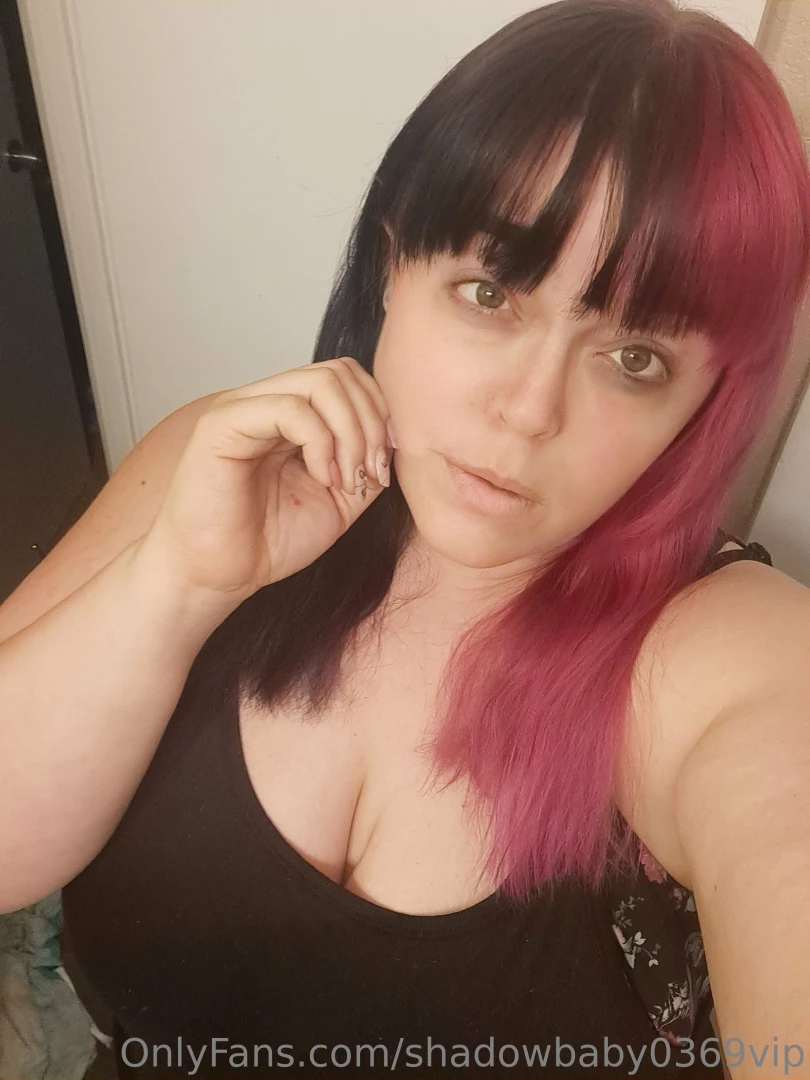 Rare selfie without my makeup trying to keep motivation to keep this 