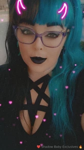 Be a good boy and bow to mommy