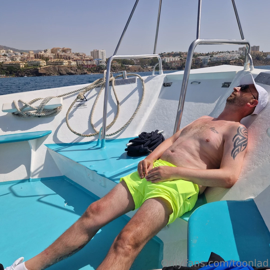 Chilling in the sun before i got my shoulders totally destroyed by the 