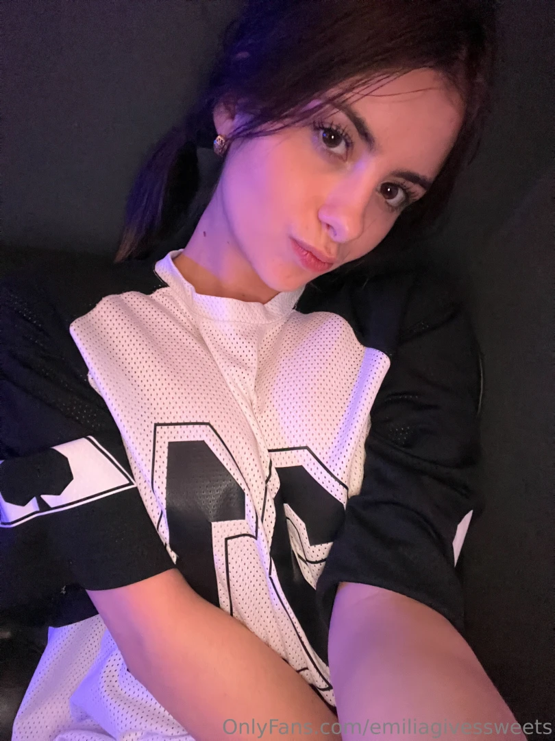 Help me take my clothes of bby 