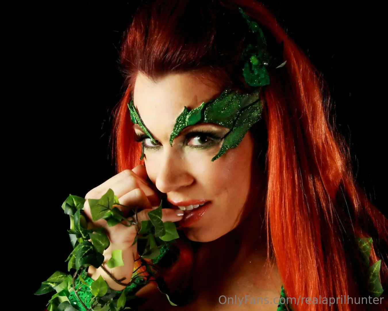 Countdown til halloween pod 24 poison ivy how about a kiss part 2 