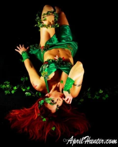 Countdown til halloween pod 24 poison ivy how about a kiss part 5