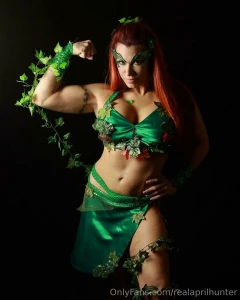 Countdown til halloween pod 24 poison ivy how about a kiss part 3