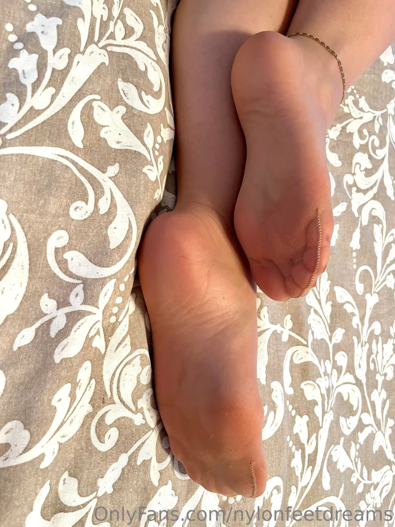 Front or back message me for the full video of my toes soles and legs part 1 