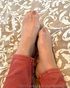 Toes for your tuesday and a little feet and leg rubbing to go with it part 1