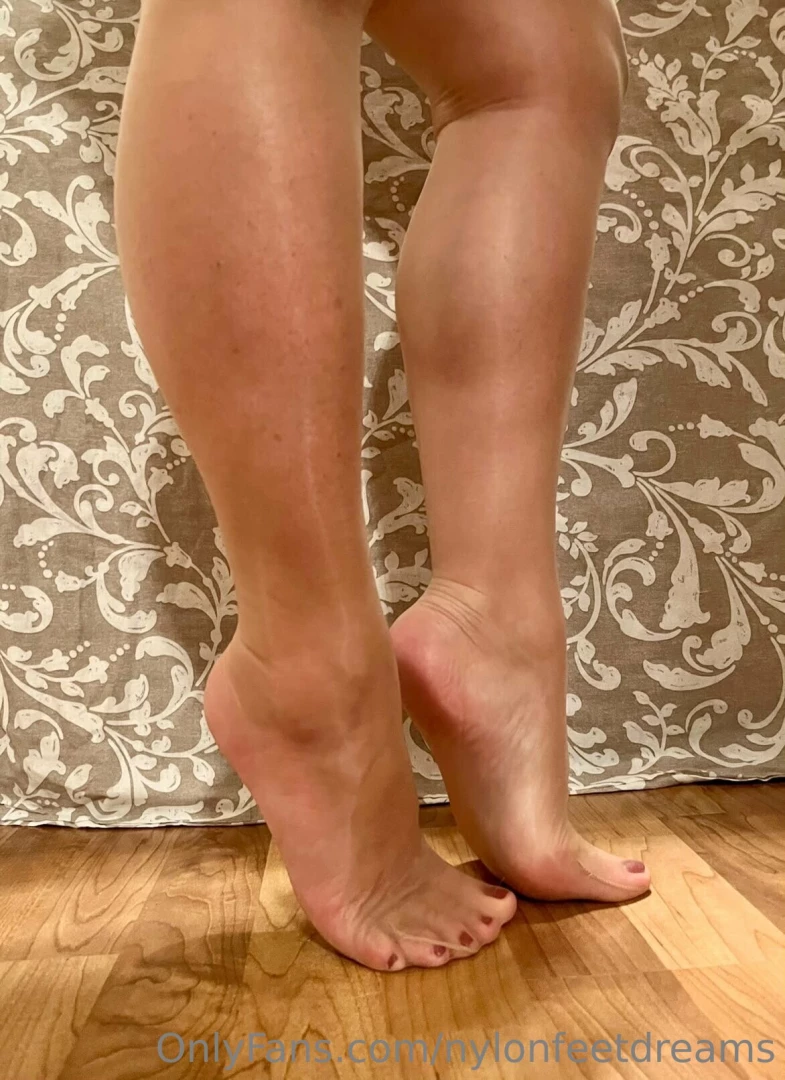 Watch me put on pantyhose and heels pose then remove those heels so part 1 