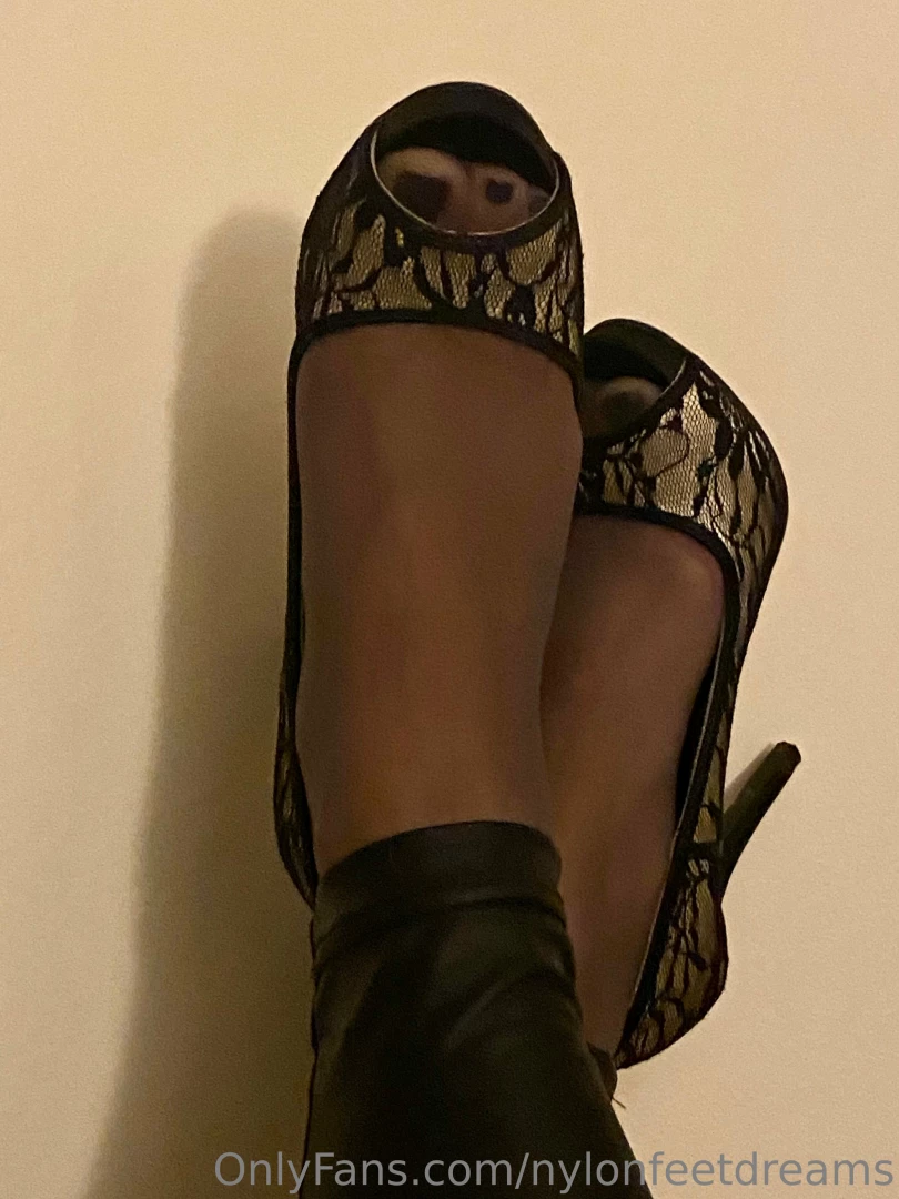 From one of my first photo shoots i ever made message me for worn part 2 