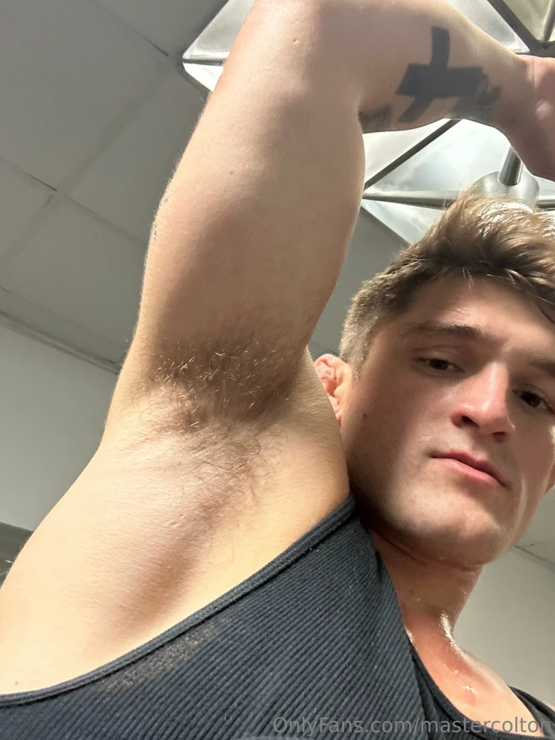 I need a gym simp the king is tired of having to wipe all that sweat 