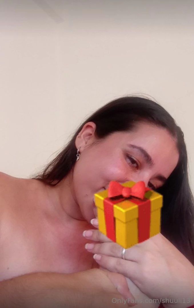 Amiraaok amiraaok my new video sucking my feets is amazing 