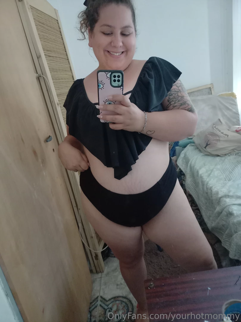 Trying on my swimsuit for this vacation 