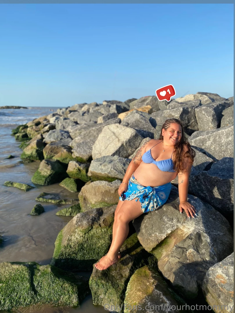 These days i was on vacation at the sea do you like how i look in this 