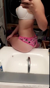 Bouncing titties and a wet pussy i love stripping out of my clothes