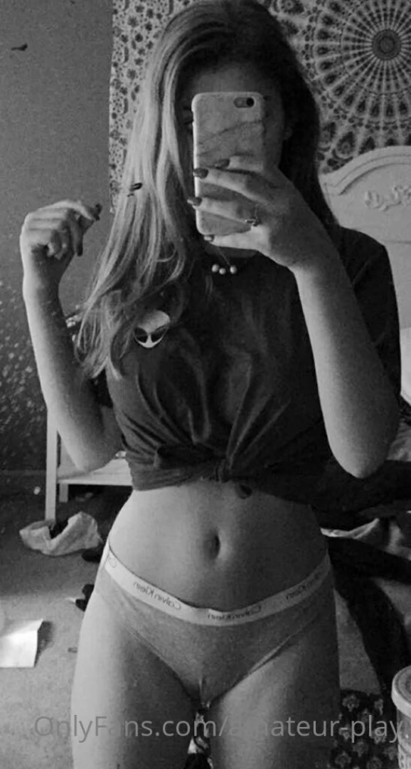 Old pic but still hot right 