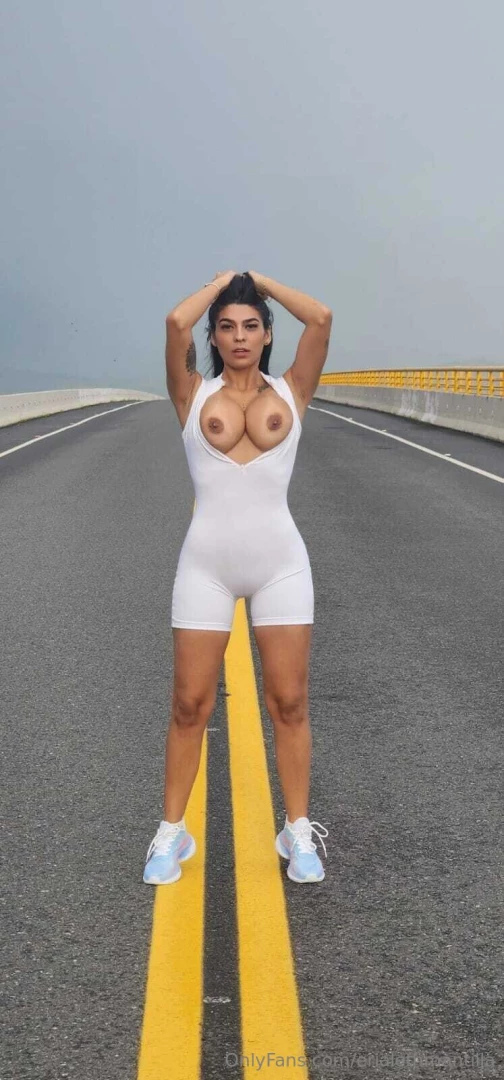 Que rico seria tener tu leche en mis tetas 