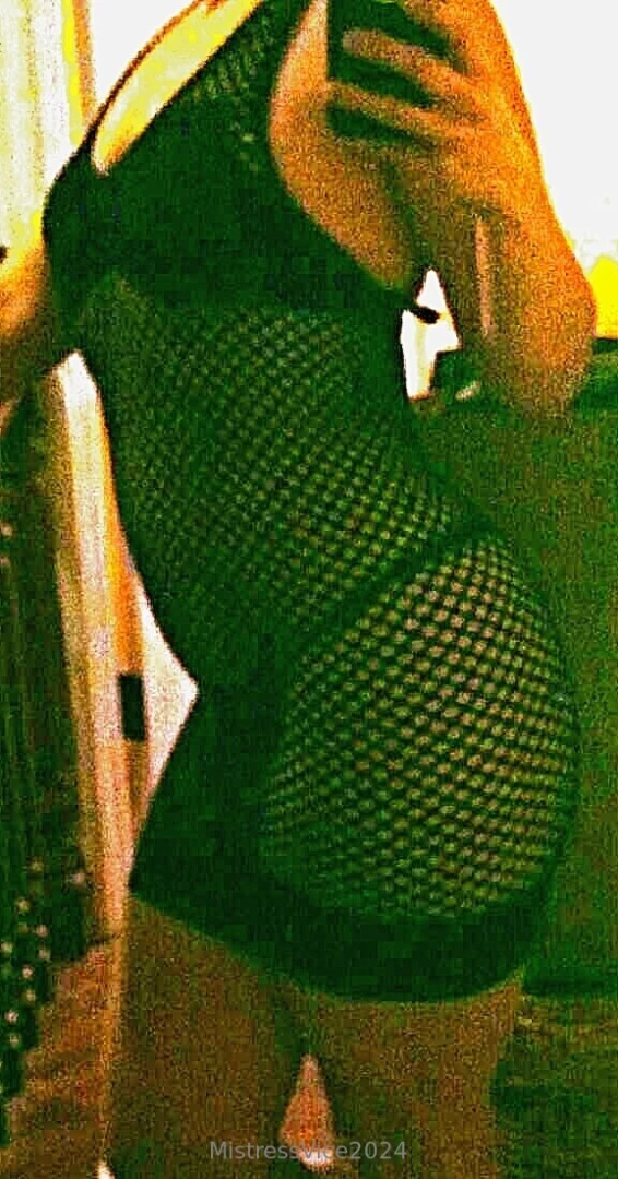 Omg just had the hottest lap dance at work one of my favorite things b 