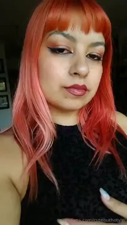 Ask me for a custom with a perfect makeup and outfit 