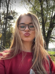 Itsmezoe now wet she loves having her juicy ass squeezed this angelic part 518