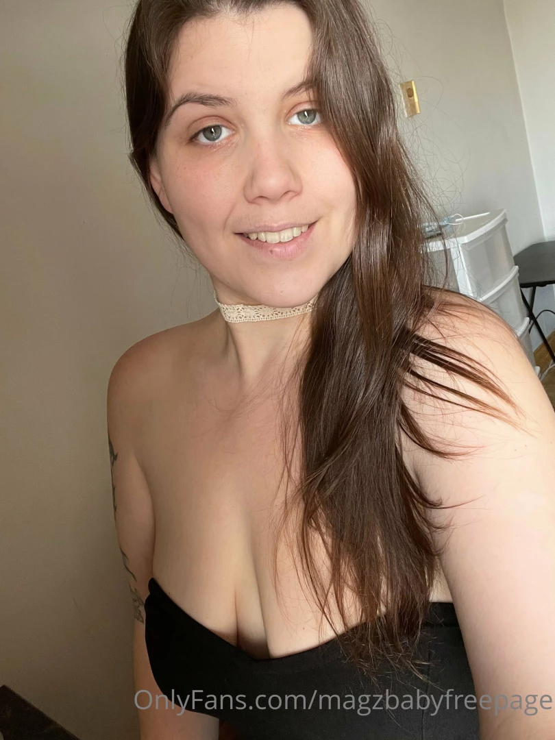 Hey love come watch me suck my thick toy then fuck myself hehe 