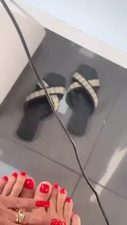 I did my nails do you like how they look 