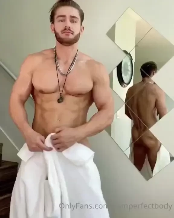 Took awhile to position to see the ass in the mirror but was worth it 