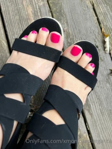 Some foot fetish friday for those of you into feet