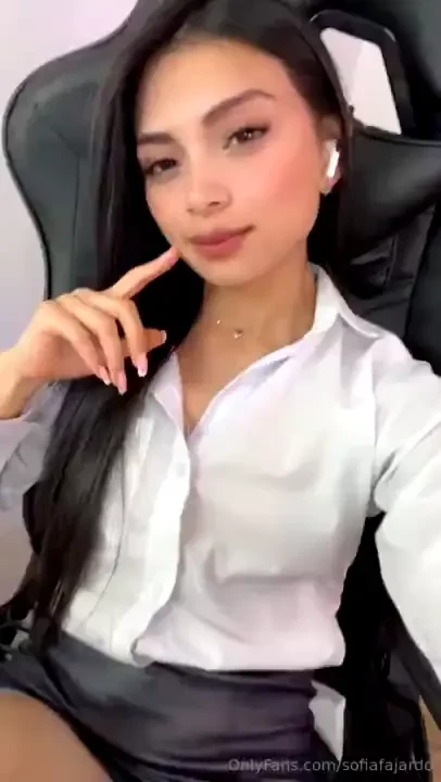 What kind of outfit would you prefer me to use to celebrate teacher s 