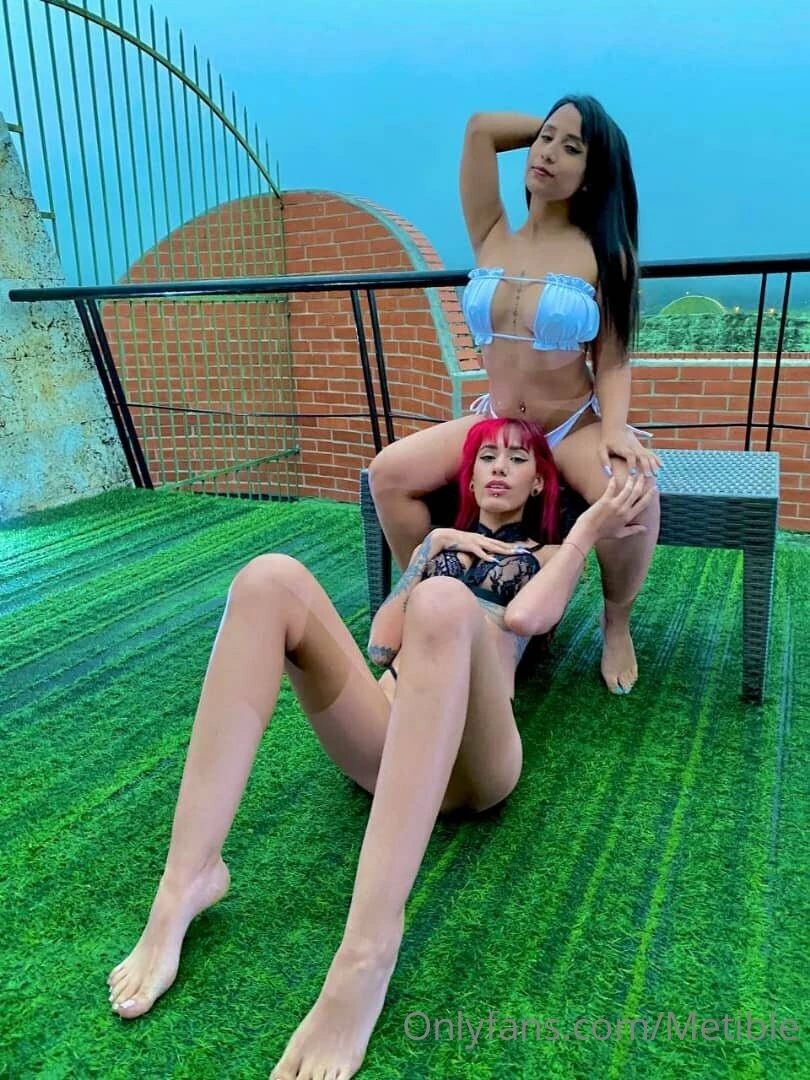 Next to my beautiful juanystefany14 taking some fresh air part 2 