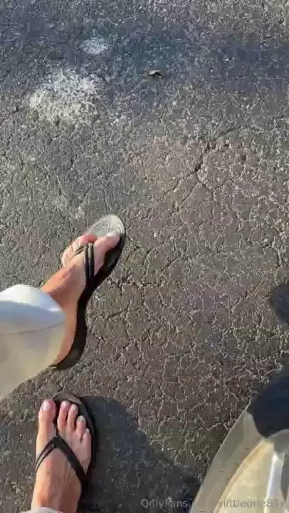 Make that flip flop sound yes daddy 