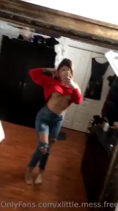Qui aime les underboobs part 1 