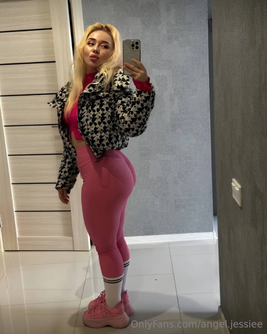 This sweet babe rabbit_jessica dreams of showing all her charms big part 259 