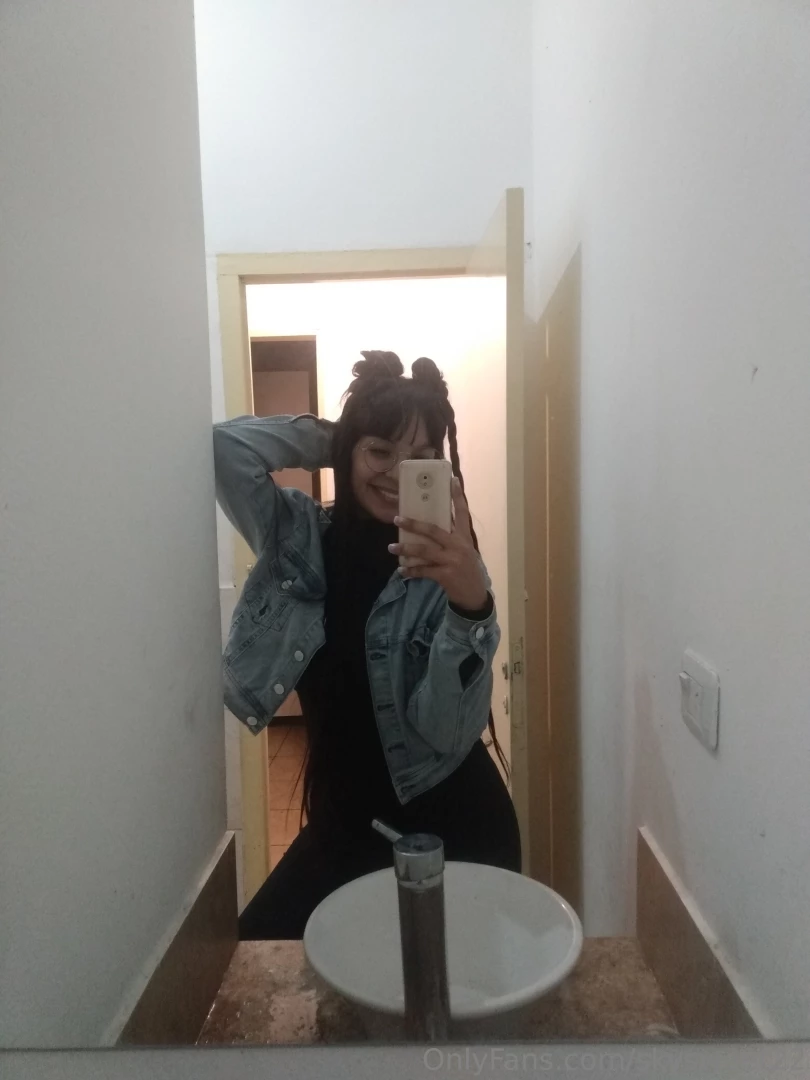 Someone here say hello to me darling 