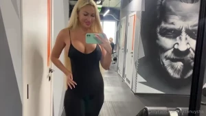 I like to pump my body and be hot do you want to see how flexible i am