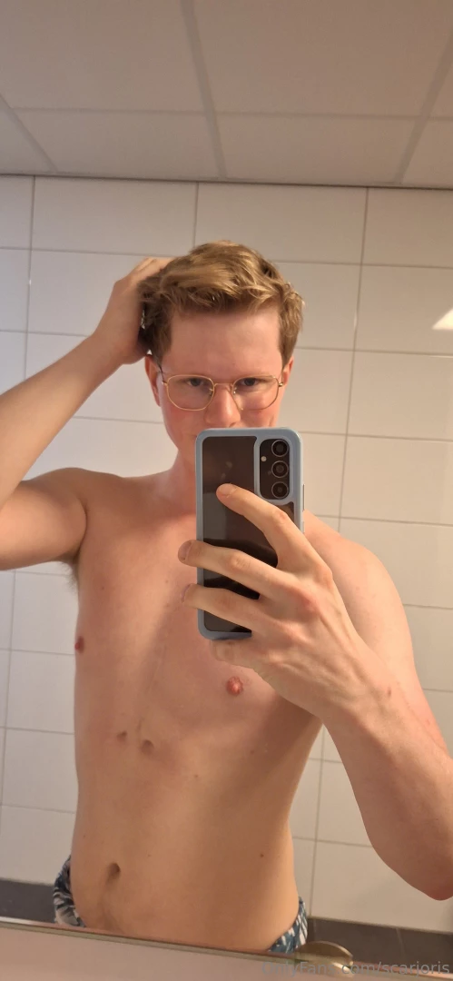 Hot gym day take a look at my body if you re into it i will upload 