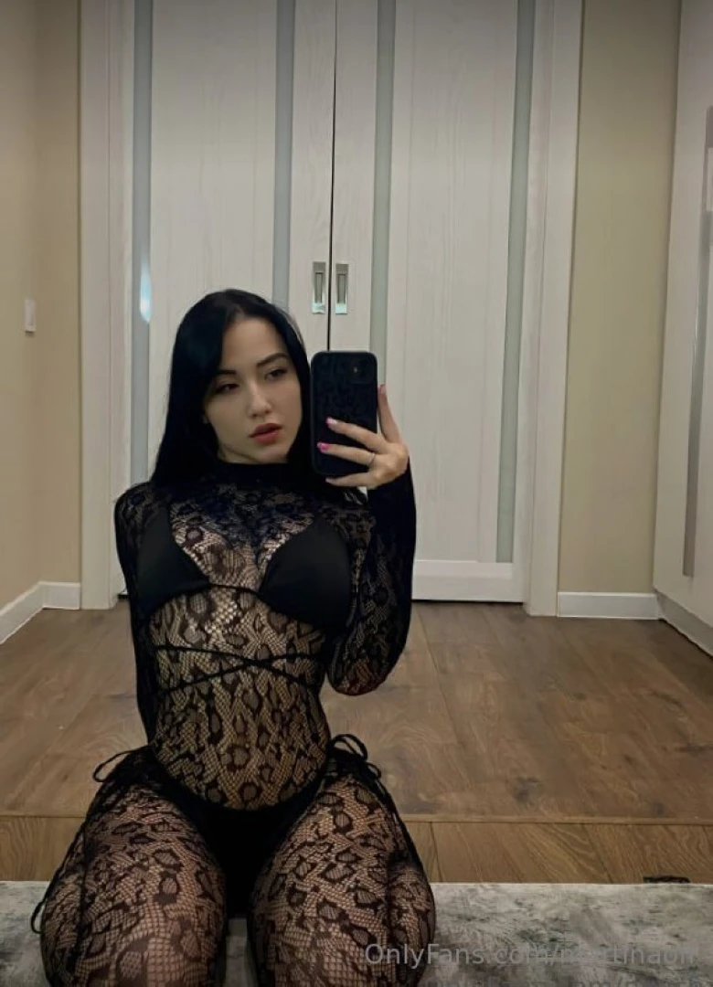Queenlyyy nbsp which part of my body do you like better nbsp my ass is 