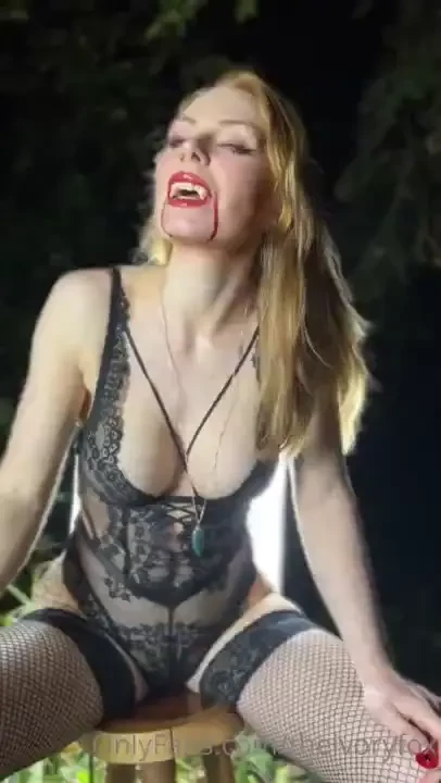 Foxtober part 3 vampire plus some behind the scenes because i think it 