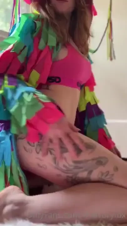 Foxtober day 6 pi ata party girl i think this one might be my favorite 