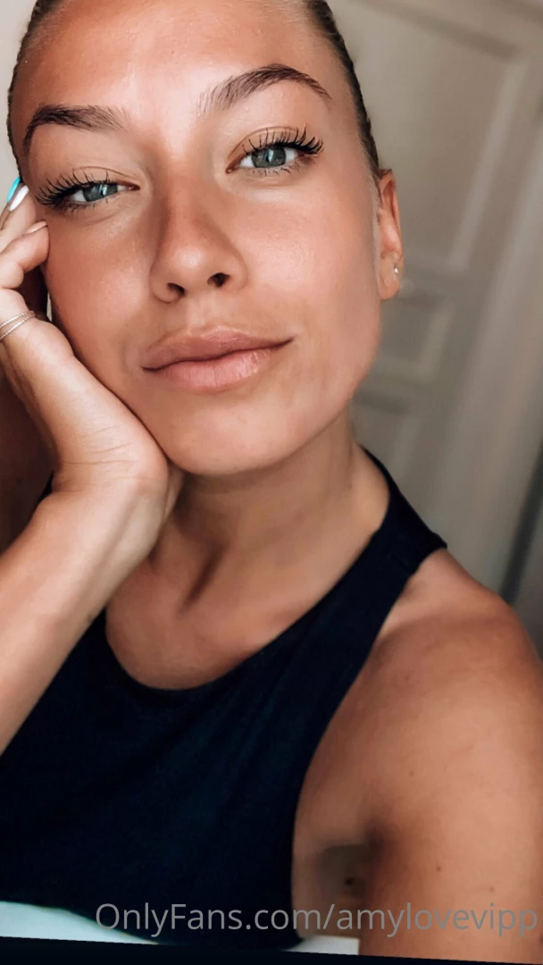 If you think this blond girl is cute and sexy prove it with a little 5 