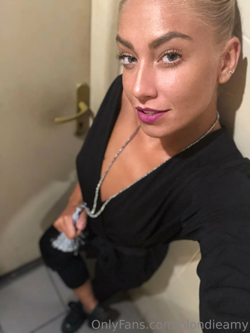 How much spoil deserves this friday outfit spoil me and let me spoil 