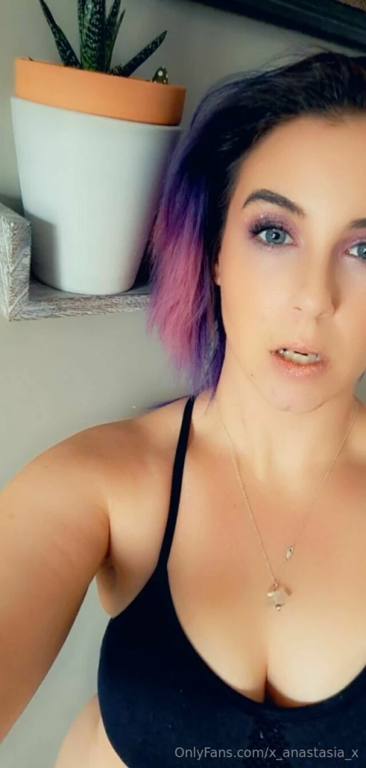 Like any queen i love a good facial where do you want to cum tell me 