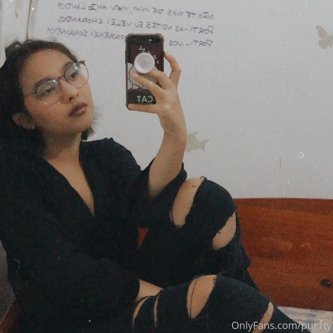 Hoje eu t bonita e maquiada ia tirar foto mas t mo frio part 1 