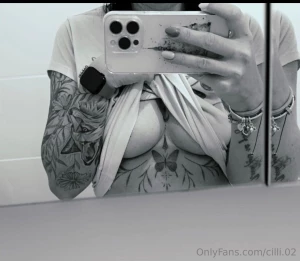 Kennst du schon meine freundin maila sie ist 33 jahre jung und offen f