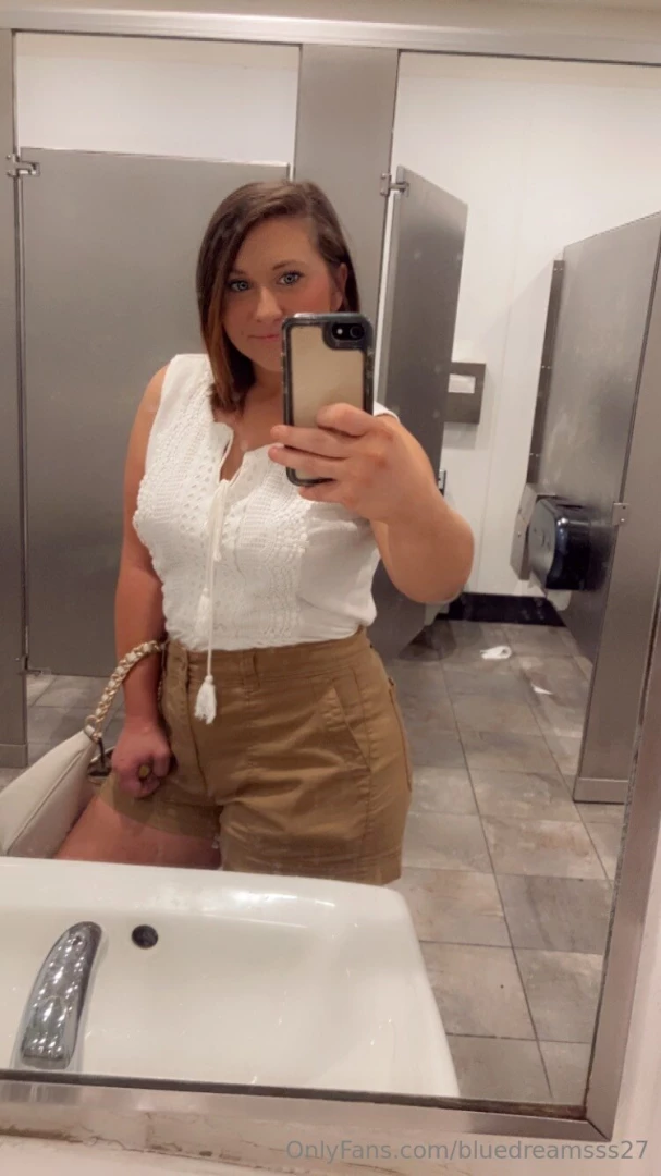 Hey how s everyone s day i m doing well just sitting here messaging my 