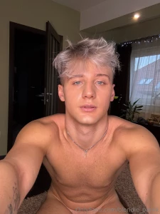 Bet you can t resist looking twice