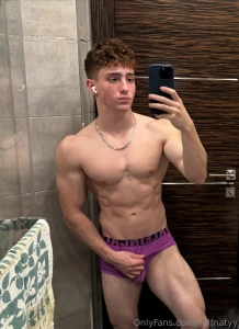 Flexing for the mirror and you