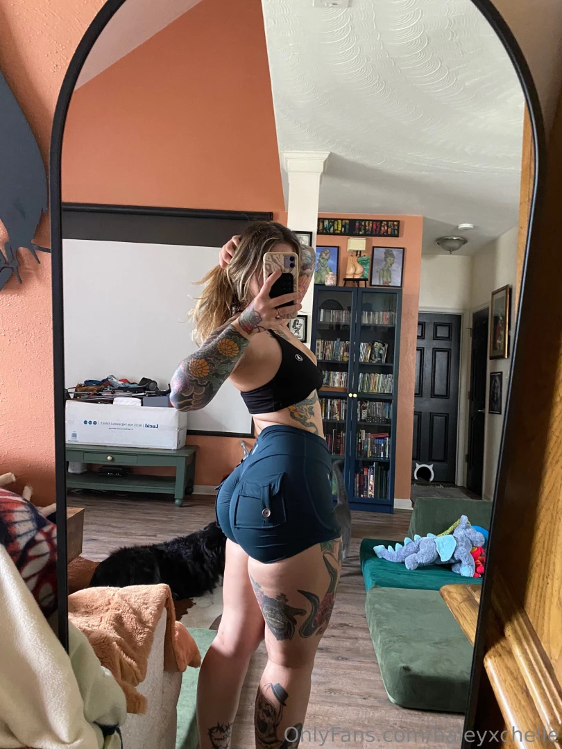 Say hi if you want bare cheeks right in your face 