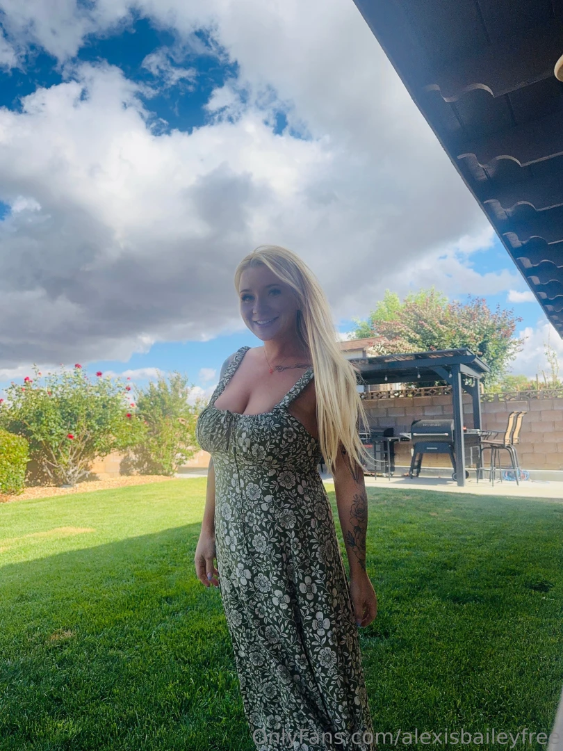 Come talk to me on my main i bet i can be your new obsession 