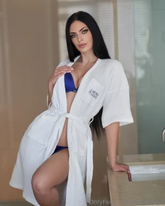 Just a tease more in my vip dms soon